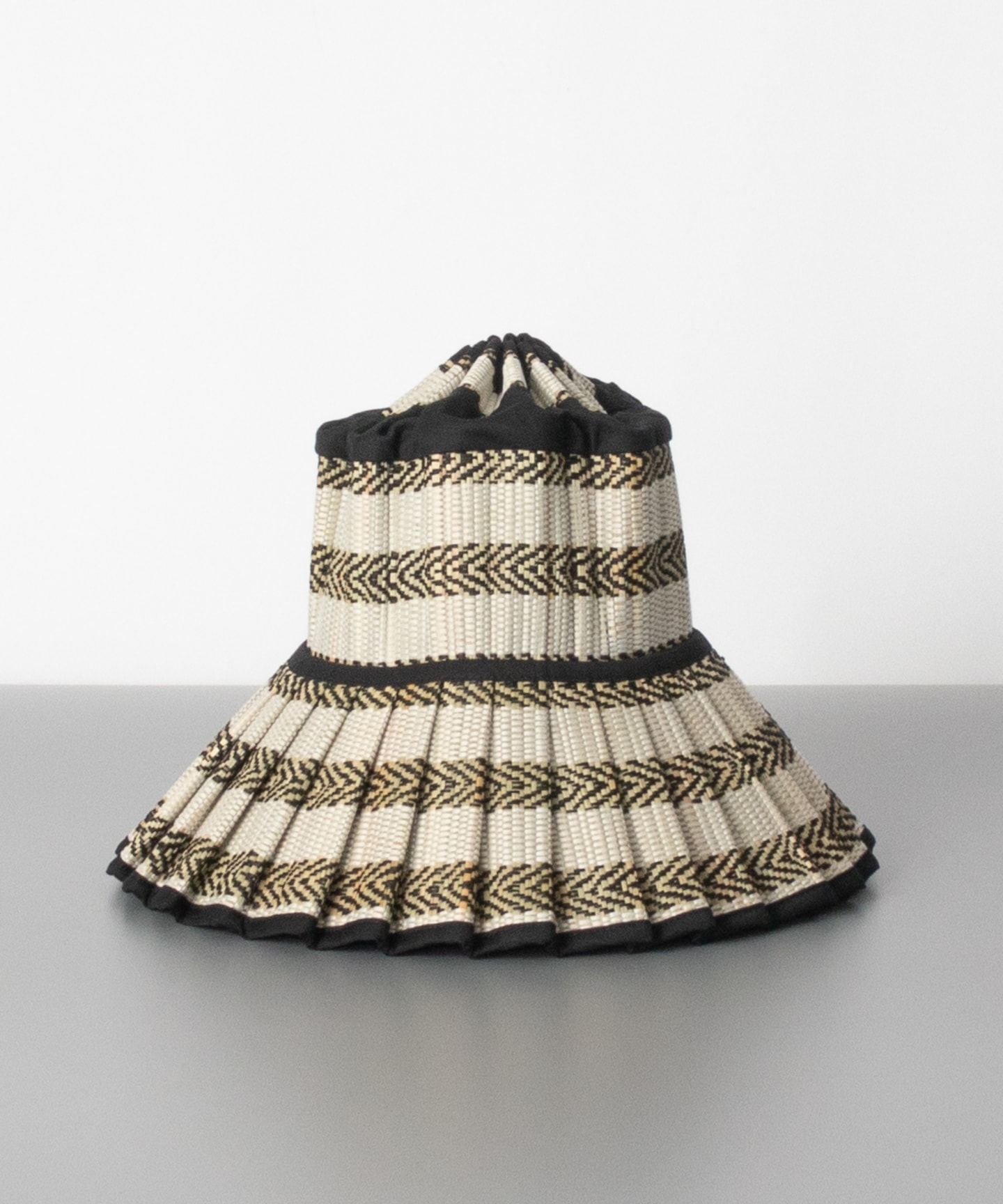 【 ANTEPRIMA （アンテプリマ）】レザードローコード付き格子手編みクロッシェ